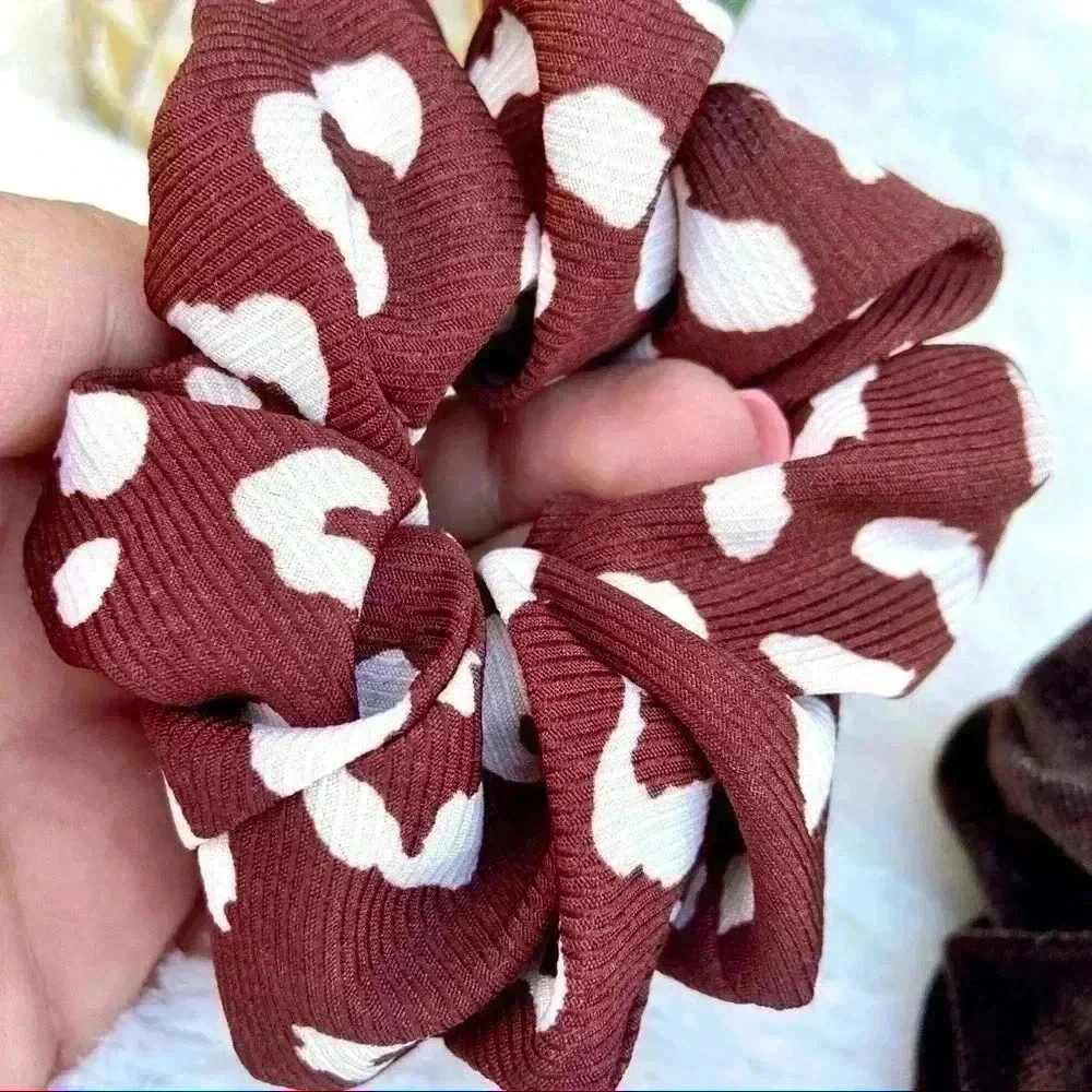 Tropical‎ Getaway (4) Themed M/L Scrunchies